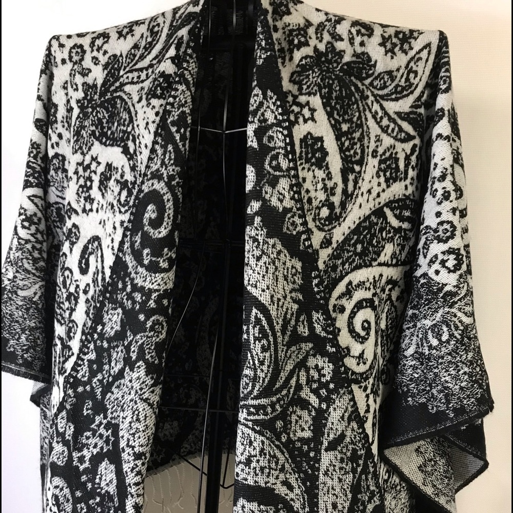 Poncho Wrap NWT Black & white Reversible
